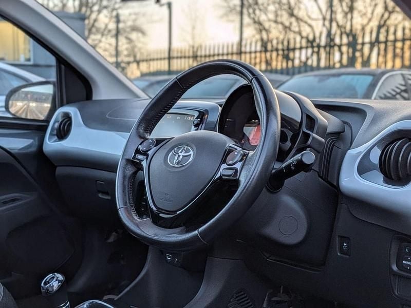 Used Toyota Aygo X-clusiv 69 HP (50 kW) 2016 Grey Hatchback