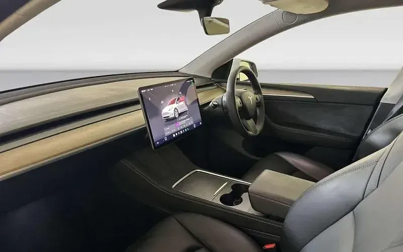 Used Tesla Model Y Standard Range 219 kW (299 HP) 2023 White SUV