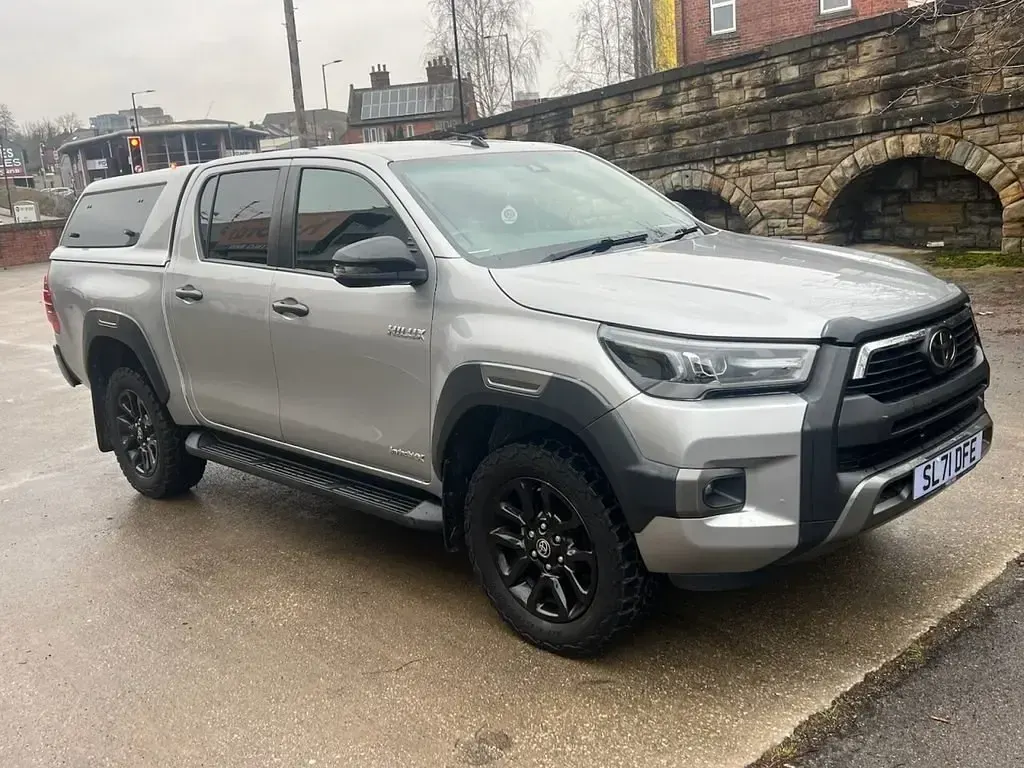 Usado Toyota HiLux 204 HP (150 kW) 2021 Prateado Pickup
