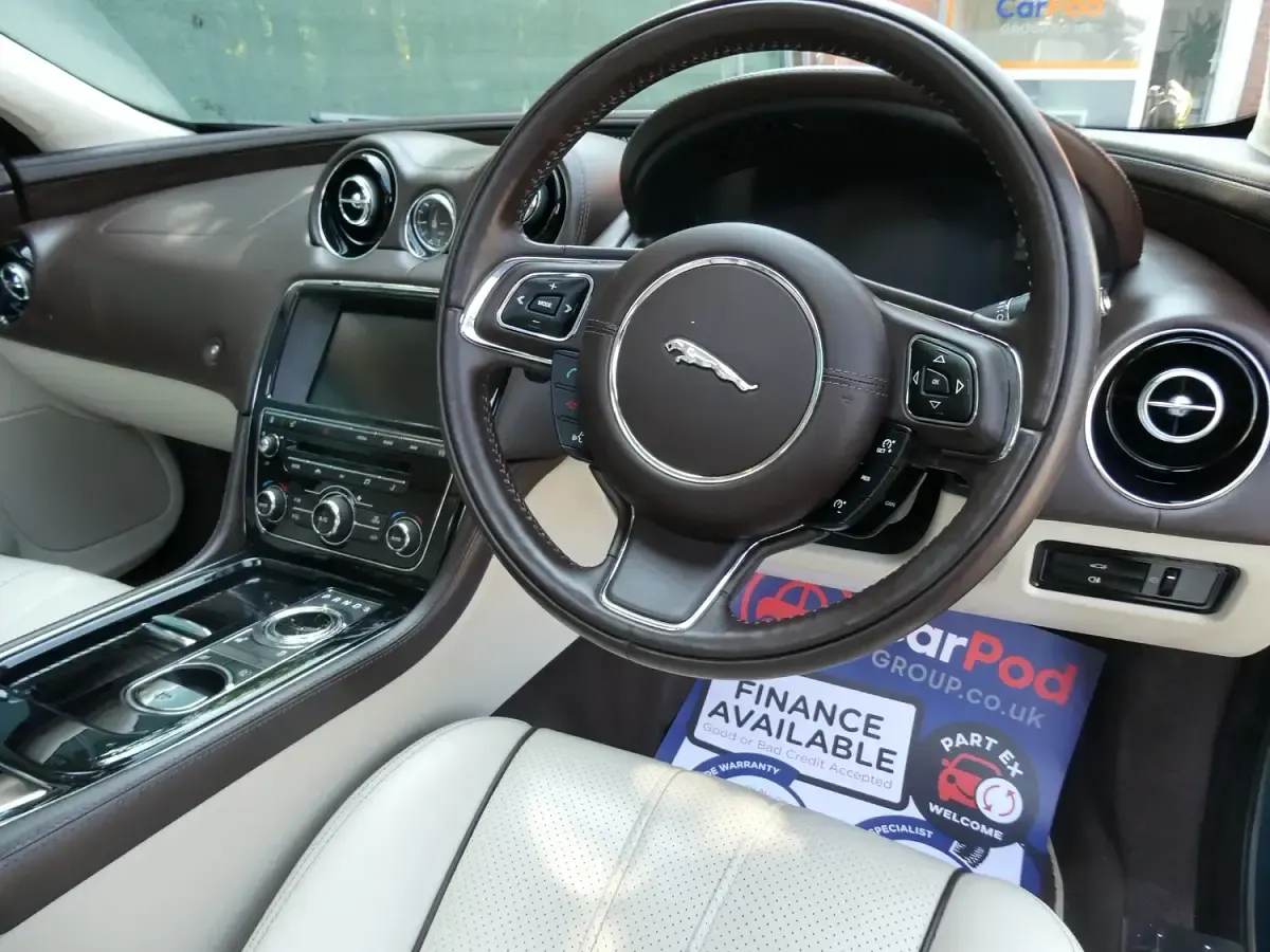 Used Jaguar XJ Portfolio 275 HP (202 kW) 2014 Green Sedan