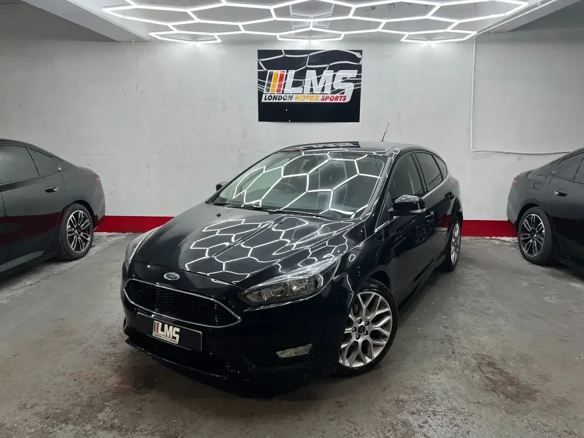 Used Ford Focus Zetec 125 HP (91 kW) 2015 Black Hatchback