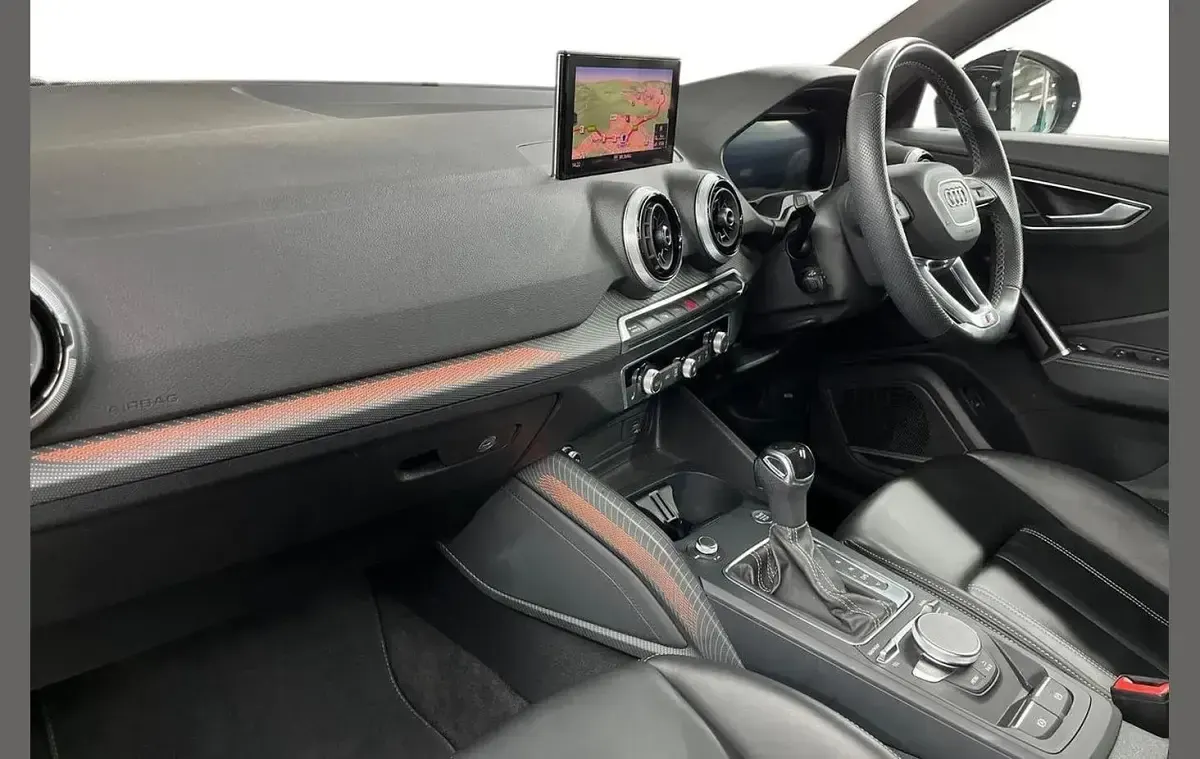 Usado Audi Q2 Advanced Plus 147 CV (108 kW) 2021 Azul SUV