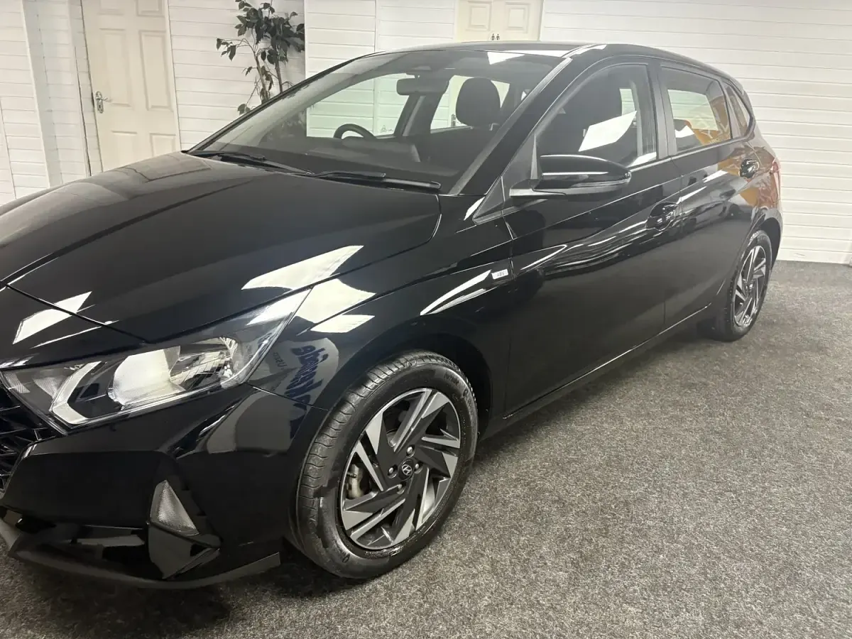 Used Hyundai i20 SE 100 HP (73 kW) 2023 Black Hatchback