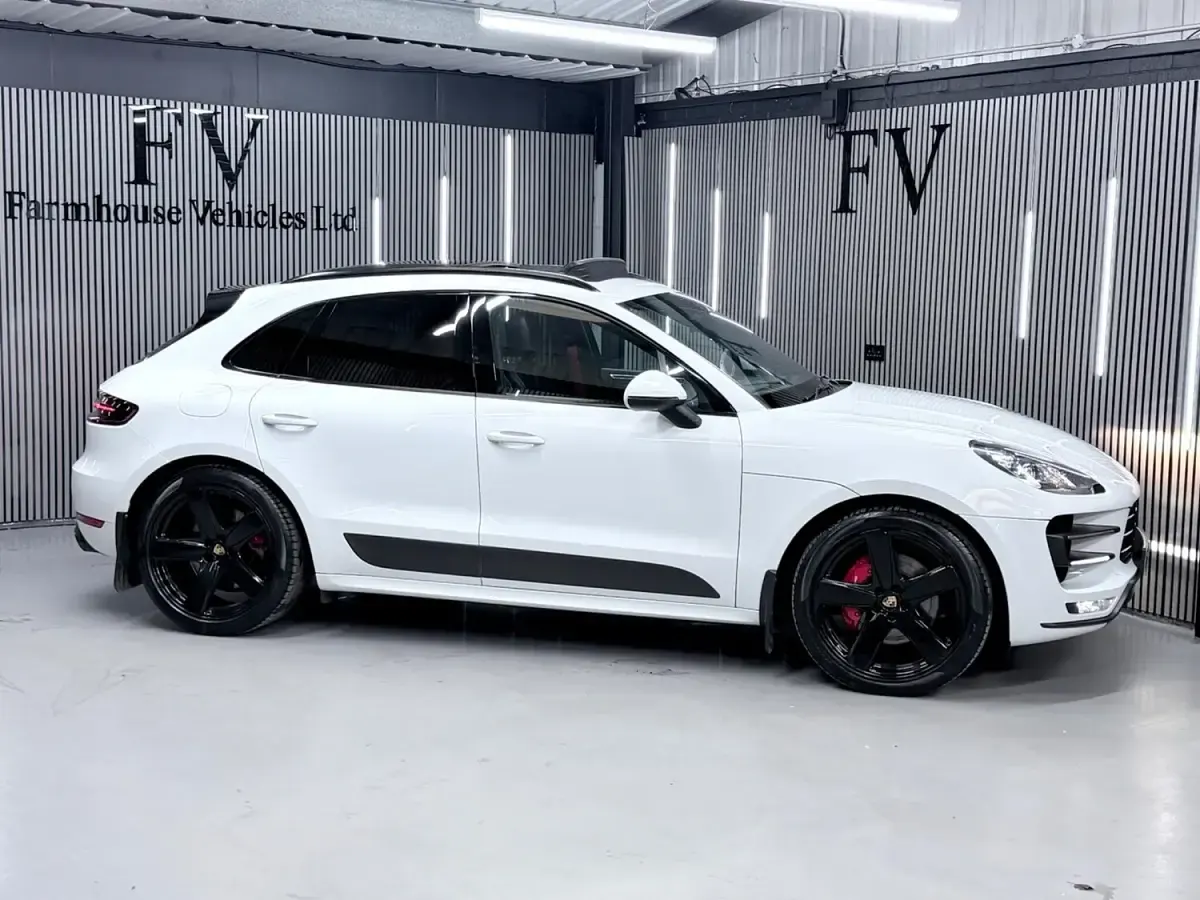 Used Porsche Macan Turbo 400 HP (294 kW) 2016 White SUV