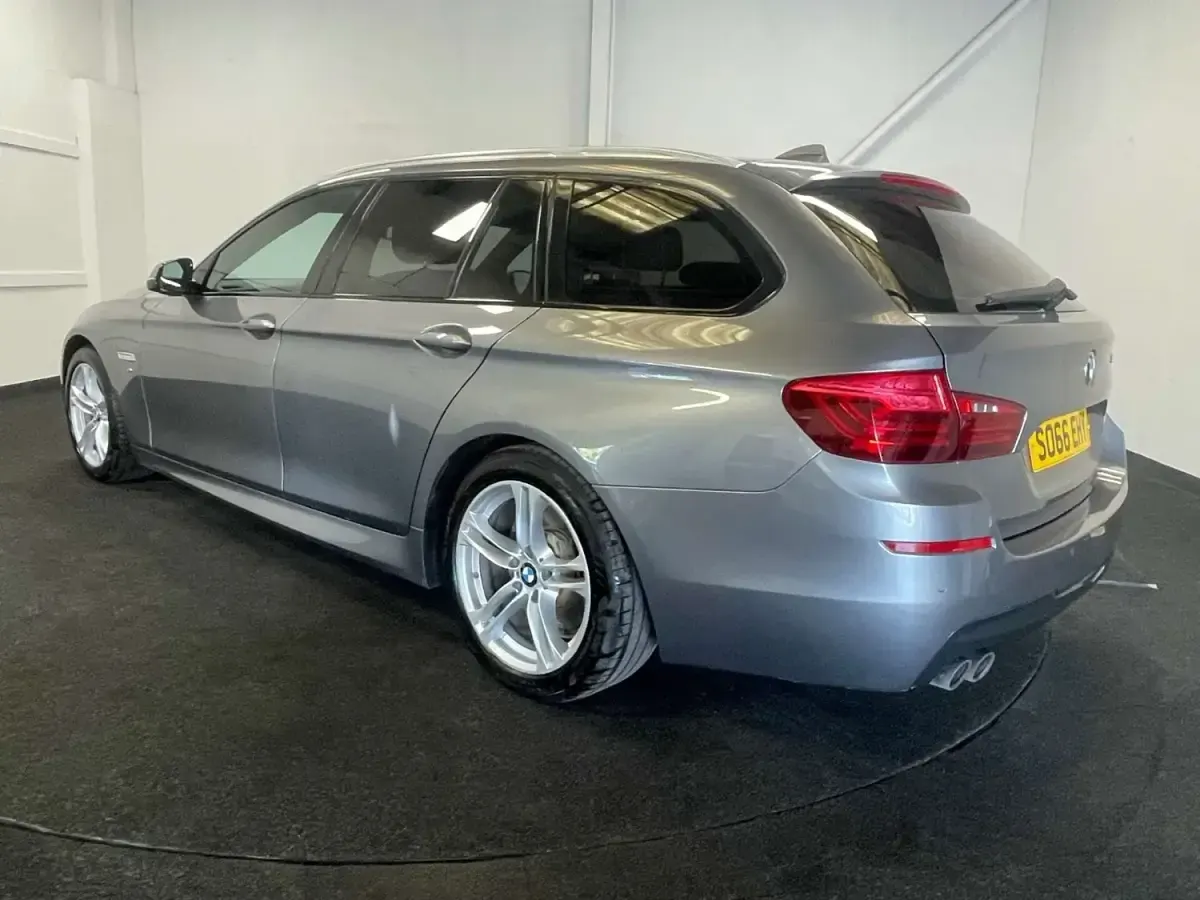 Usado BMW 520 M Sport 2017 Gris Familiar