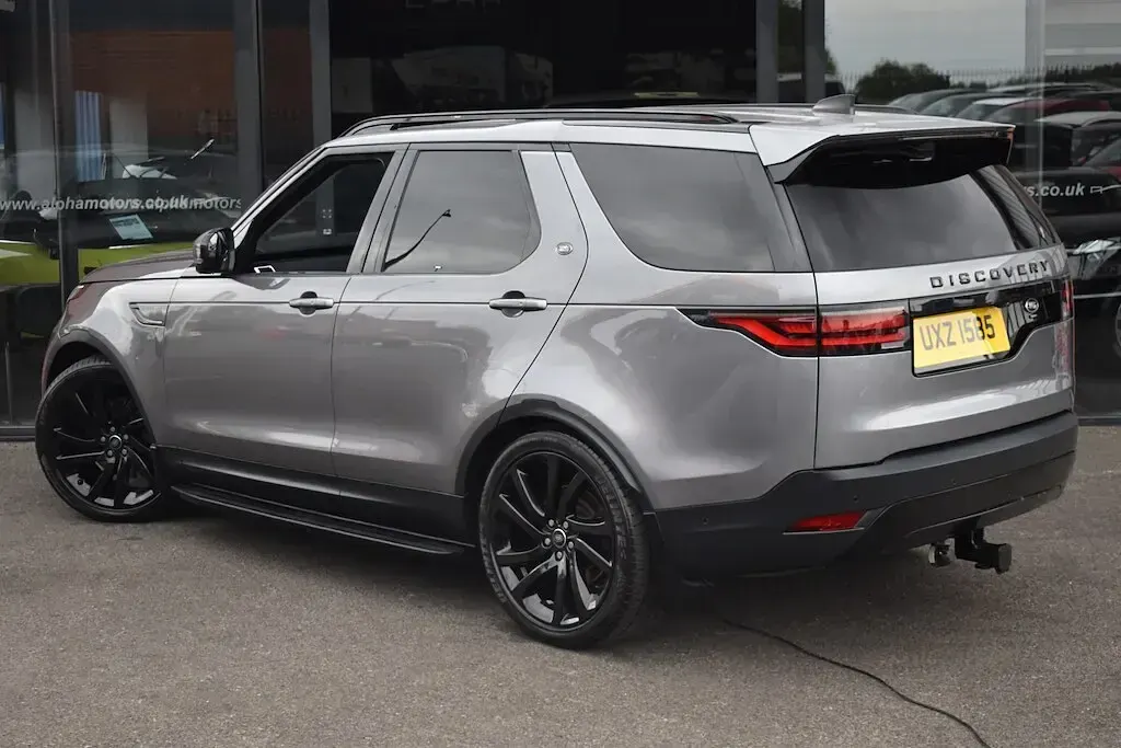 Usado Land Rover Discovery 5 HSE 300 CV (220 kW) 2022 Gris SUV