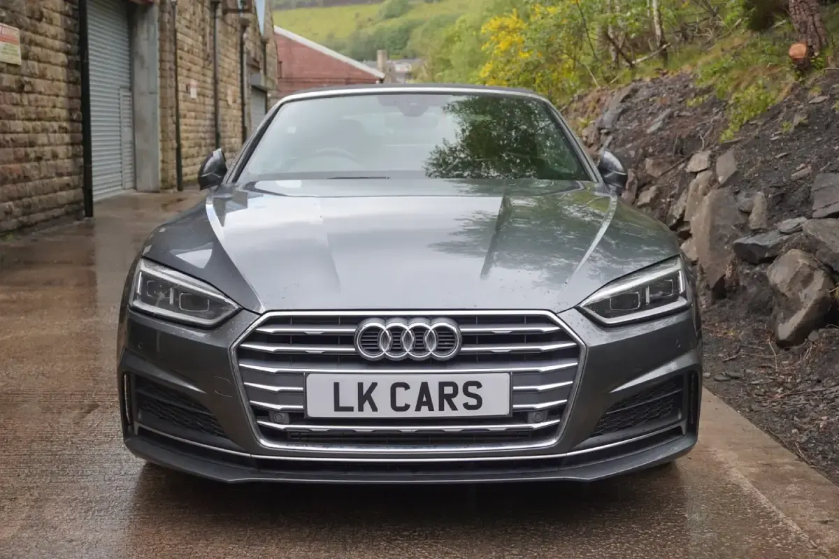 Usado Audi A5 Cabriolet S-Line 190 HP (139 kW) 2017 Cinzento Cabrios