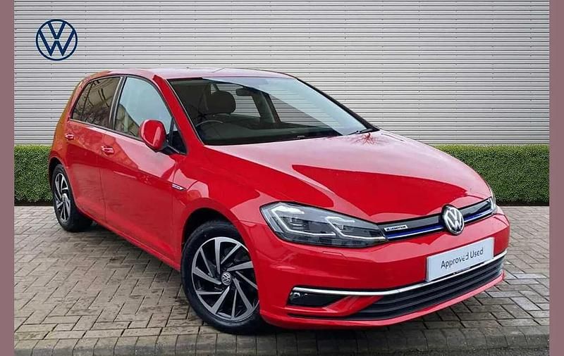 Used VW Golf VIII Edition 130 HP (95 kW) 2020 Red Hatchback