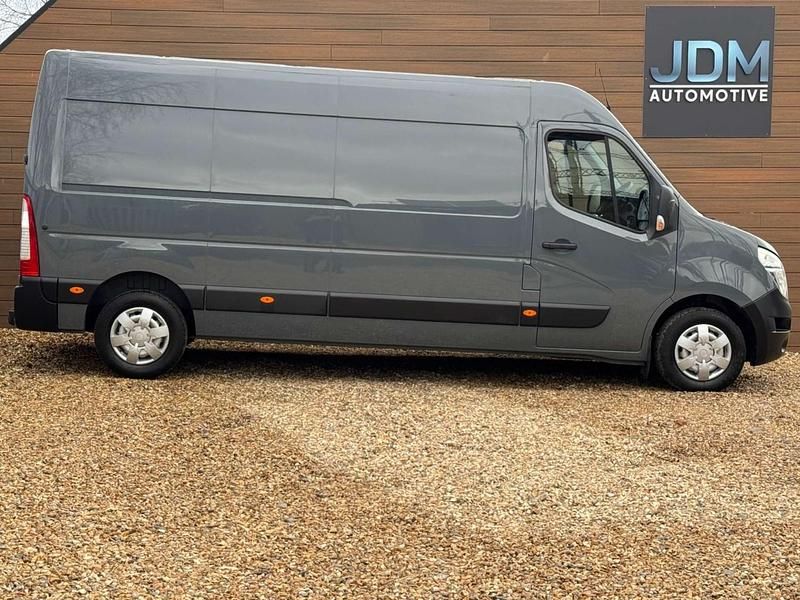 Used Nissan NV400 Tekna 135 HP (99 kW) 2021 Grey Van