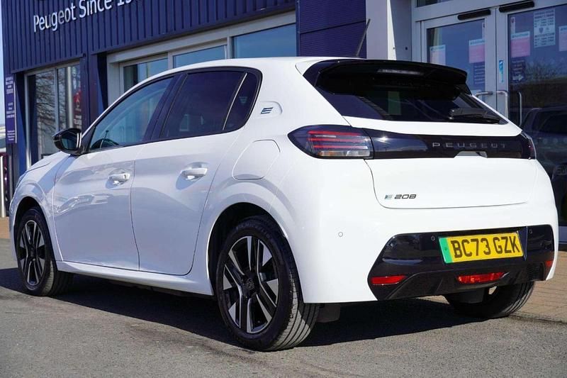 Used Peugeot e-208 Style 98 kW (134 HP) 2024 White Hatchback