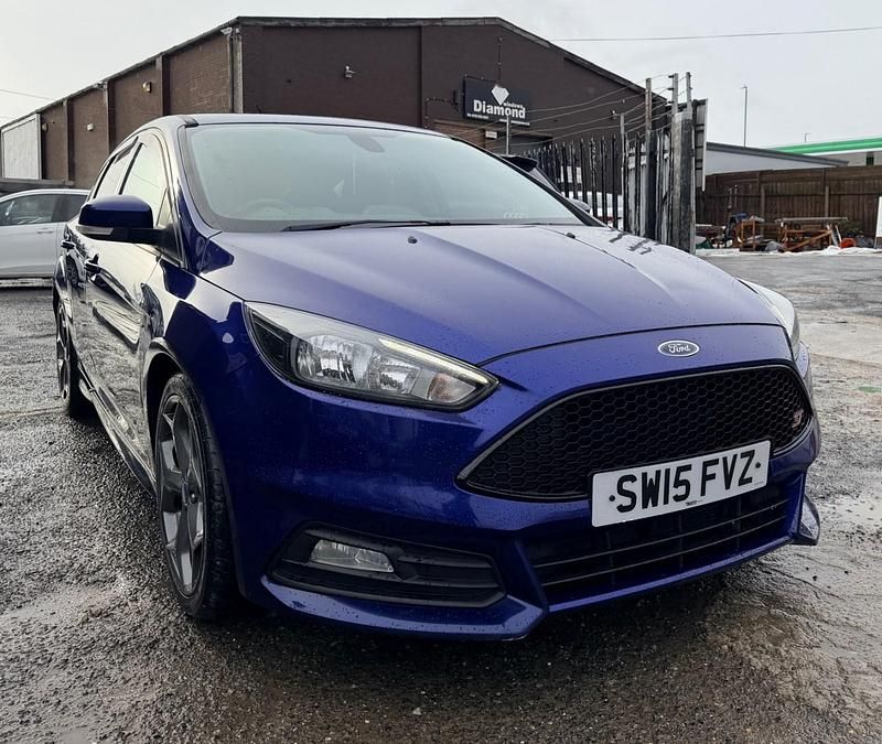 Used Ford Focus ST 250 HP (183 kW) 2015 Blue Hatchback