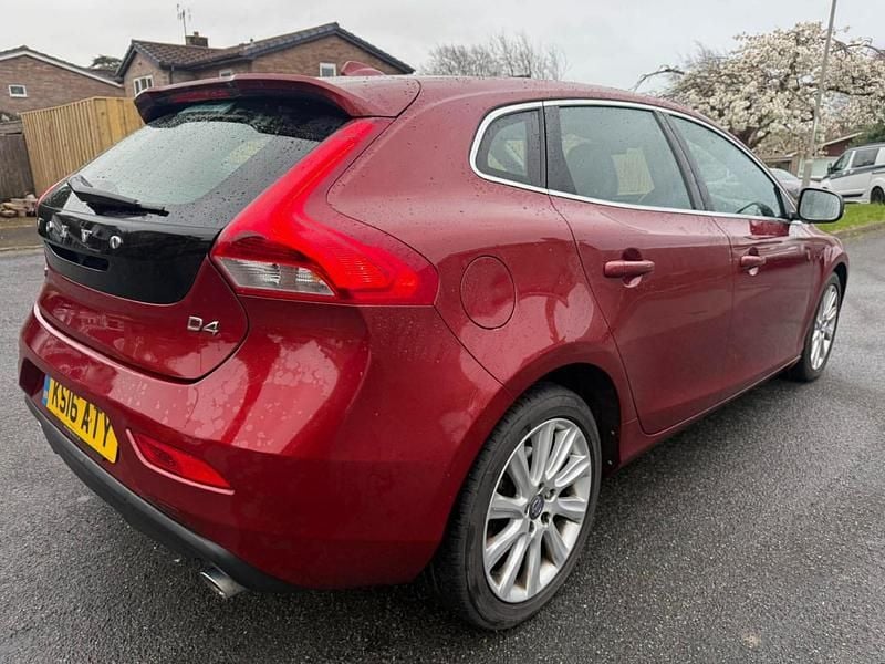 Used Volvo V40 SE Lux 190 HP (139 kW) 2016 Red Hatchback