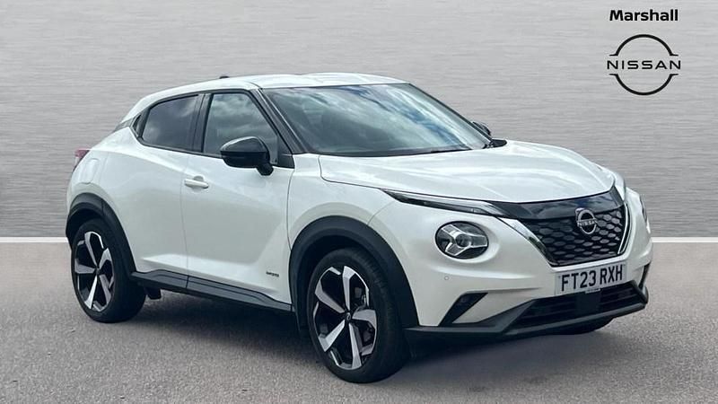Pearl storm white Used 2023 Nissan Juke Tekna SUV | £20,398 (Fair price) - Image 1/4