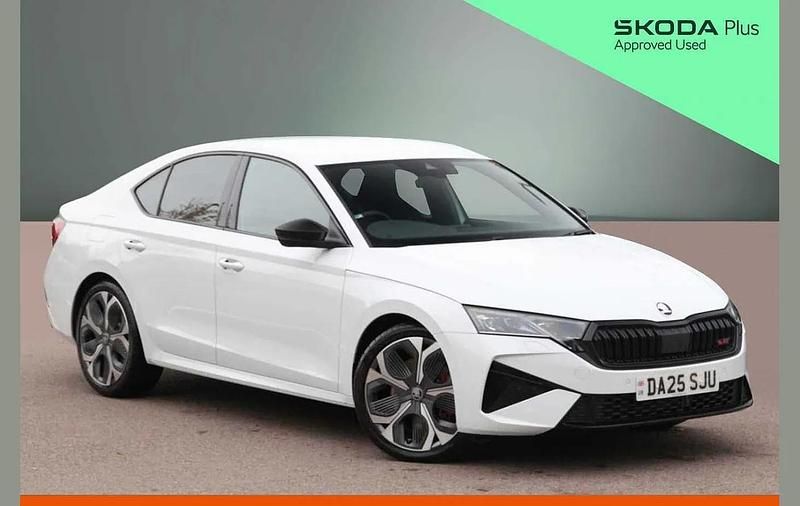 Used Skoda Octavia vRS 261 HP (191 kW) 2025 White Hatchback