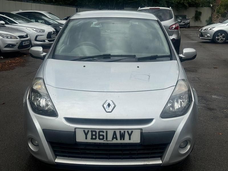 Used Renault Clio IV 75 HP (55 kW) 2012 Silver Hatchback