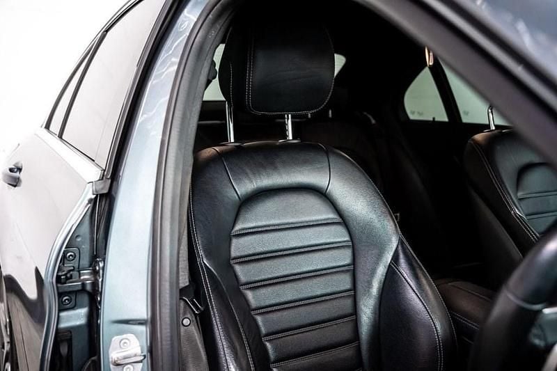 Begagnad Mercedes C220 AMG Line Premium 2020 Grå Sedan