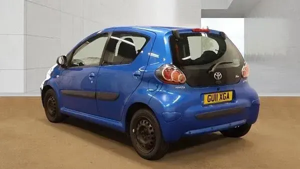 Used Toyota Aygo 68 HP (50 kW) 2011 Blue Hatchback