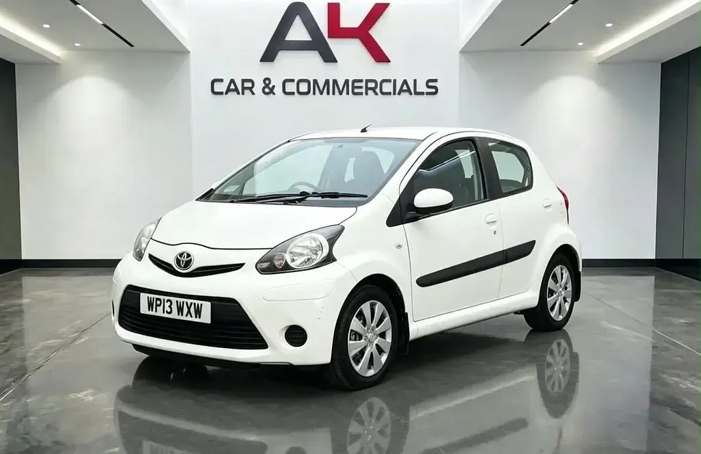 Used Toyota Aygo 2013 White Hatchback