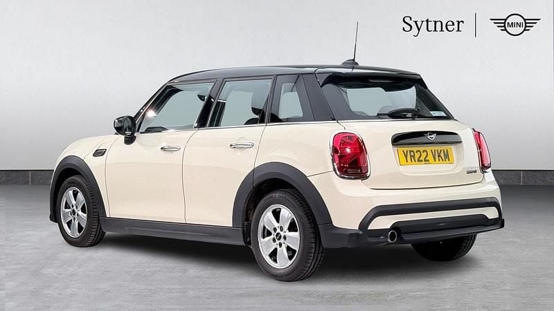 Used Mini Cooper Classic 134 HP (98 kW) 2022 White Hatchback