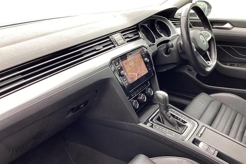 Begagnad VW Passat SEL 150 HK (110 kW) 2020 Vit Kombi