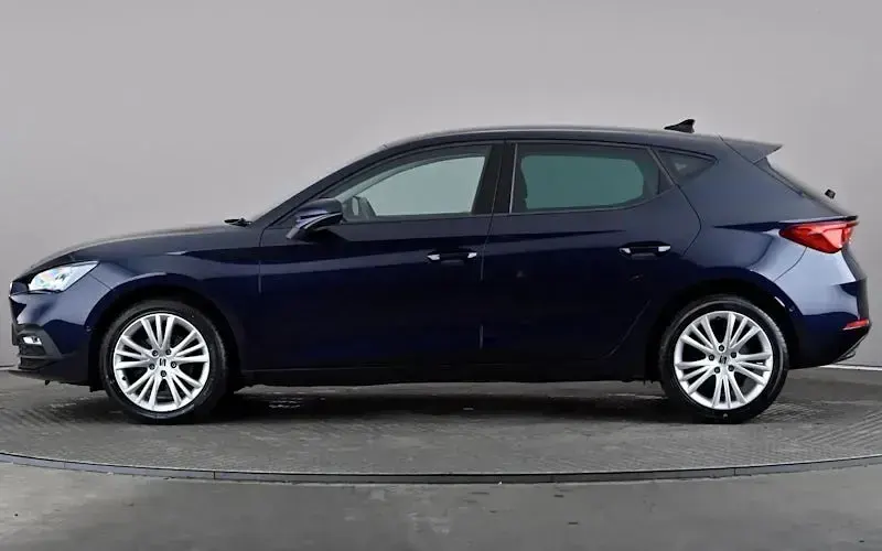 Used Seat Leon SE Dynamic 110 HP (80 kW) 2022 Blue Hatchback