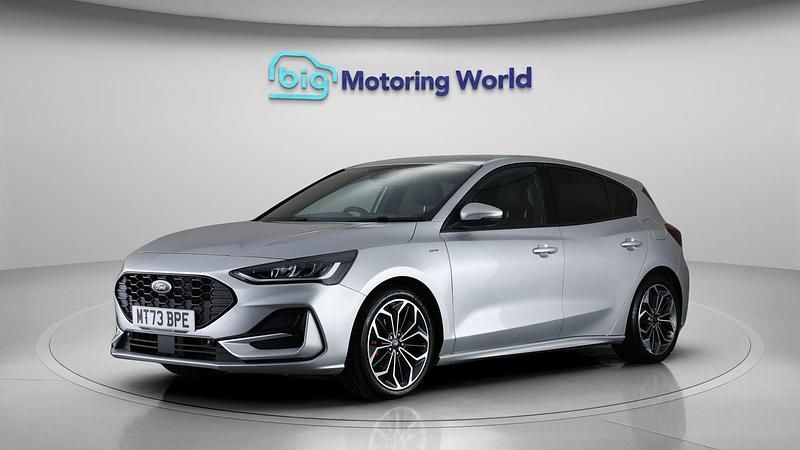 Used Ford Focus ST-Line X 155 HP (114 kW) 2023 Silver Hatchback