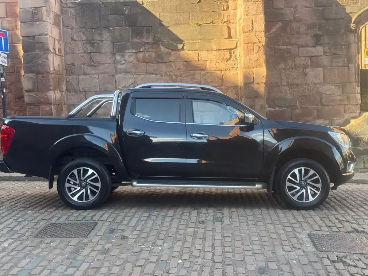 Begagnad Nissan Navara Tekna 190 HK (139 kW) 2016 Svart Pickup