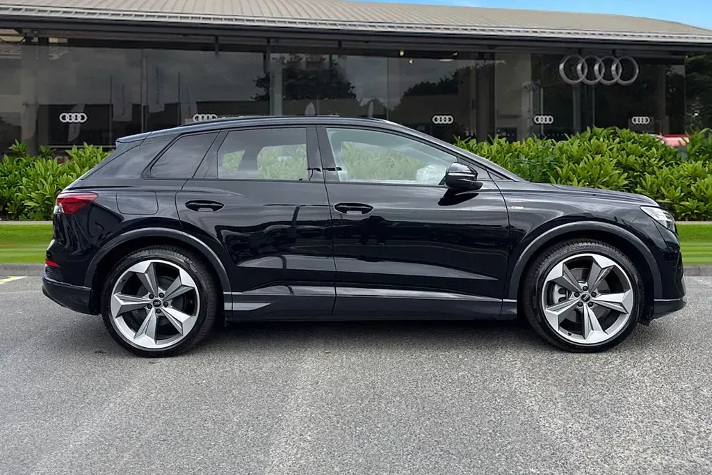 Used Audi Q4 e-tron Black Edition 210 kW (286 HP) 2025 Black SUV