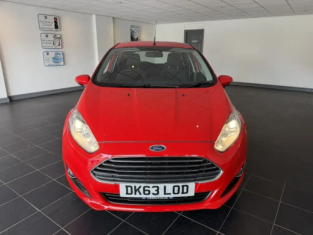 Used Ford Fiesta Zetec 82 HP (60 kW) 2013 Red Hatchback