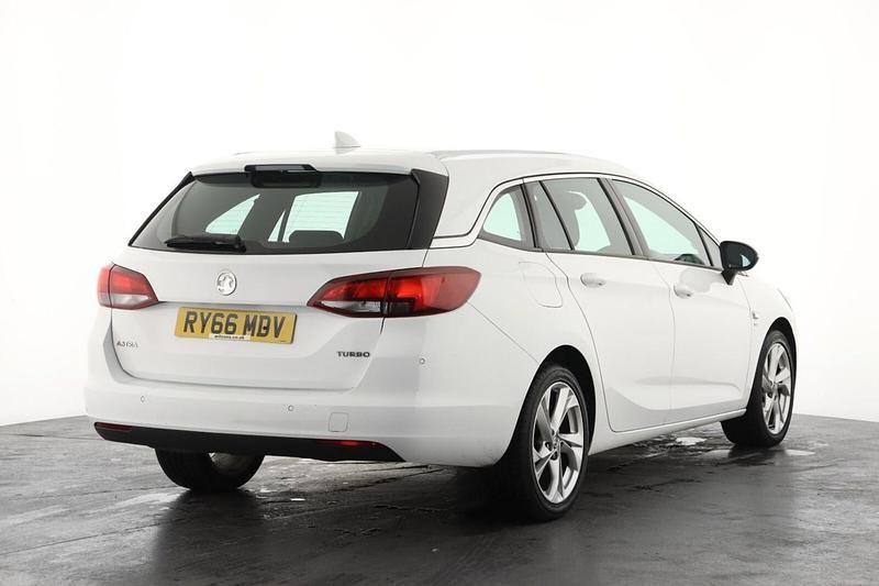 Used Vauxhall Astra SRi 2016 White Estate