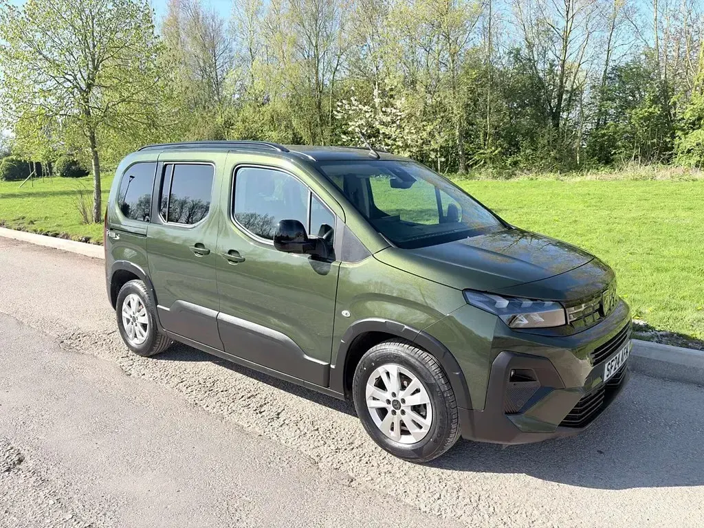 Used Peugeot Rifter Allure 100 HP (73 kW) 2024 Green MPV