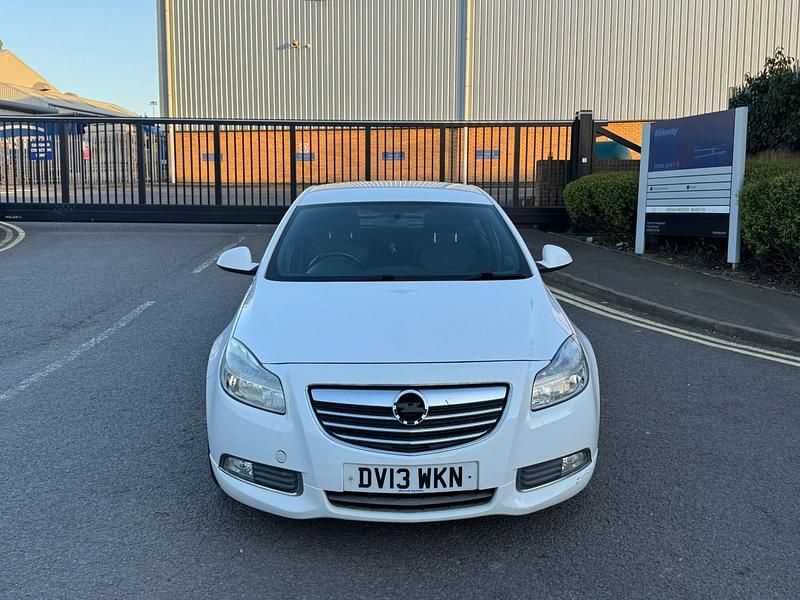 Used Vauxhall Insignia SRi 2013 White Hatchback