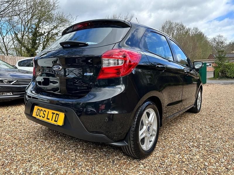 Usado Ford Ka Plus Zetec 70 HP (51 kW) 2016 Preto Citadino