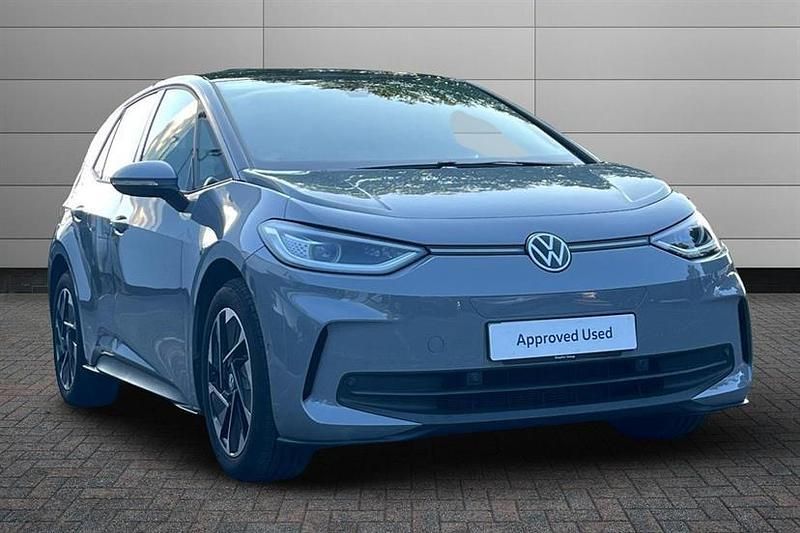 Moonstone grey with solid black roof Used 2025 VW ID.3 Pro Hatchback | £24,990 - Image 1/4