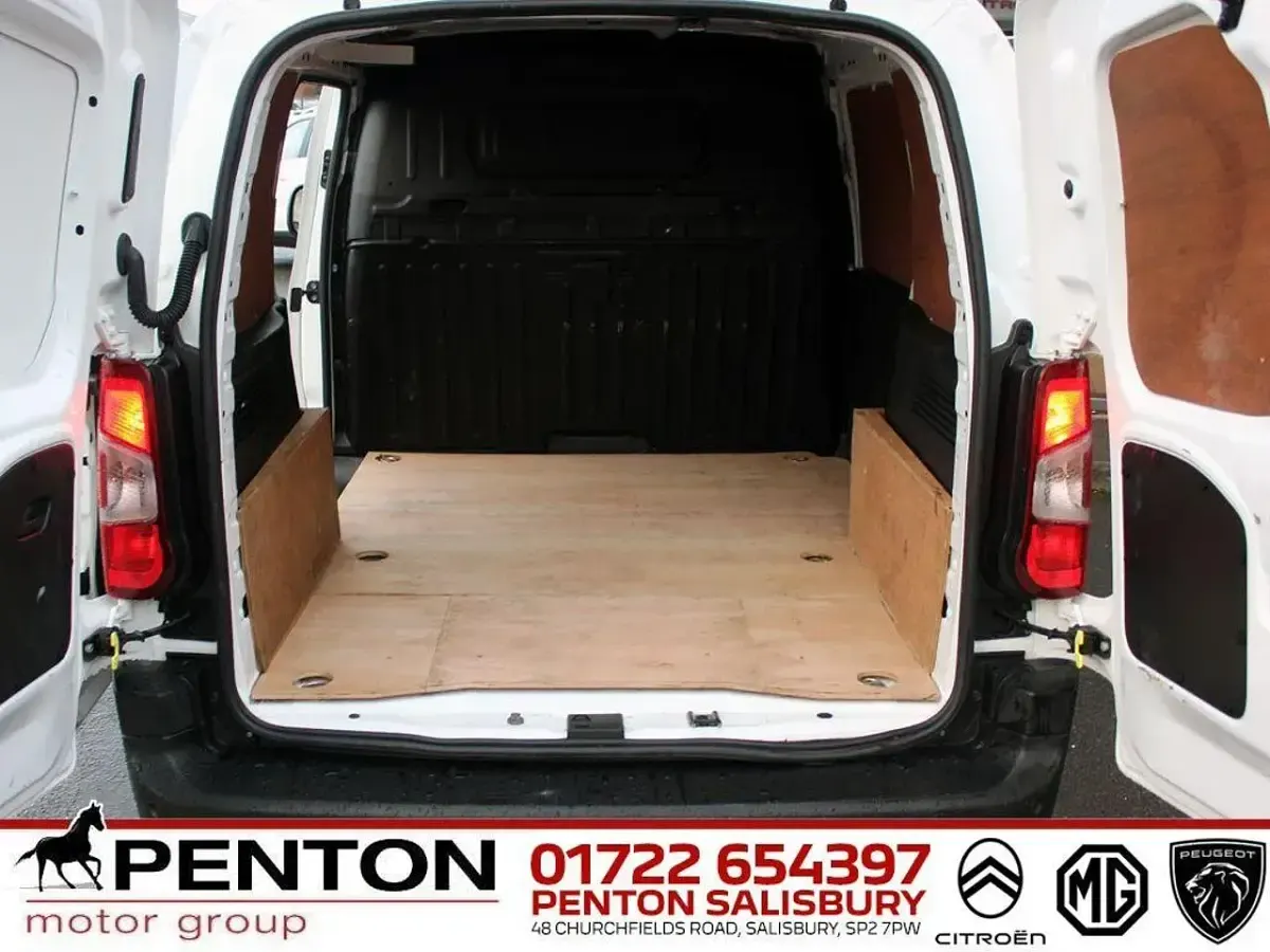 Second-hand Vauxhall Combo 100 CP (73 kW) 2021 Alb Monovolum
