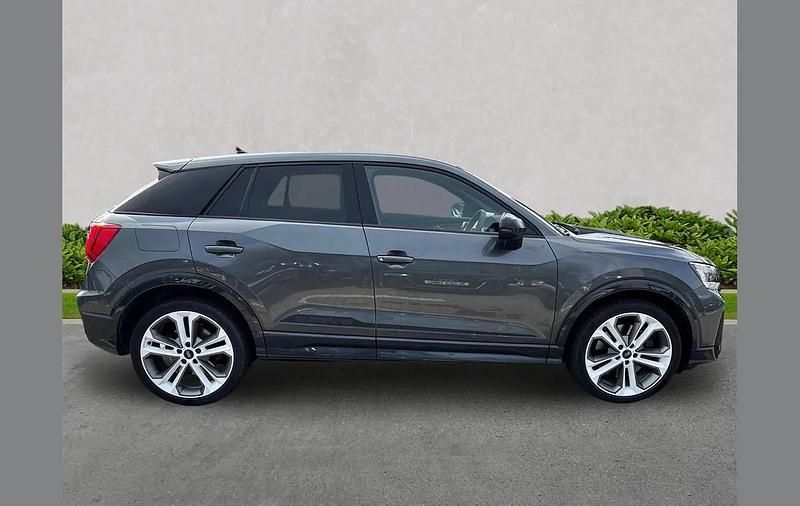 Begagnad Audi SQ2 Design 300 HK (220 kW) 2023 Grå SUV