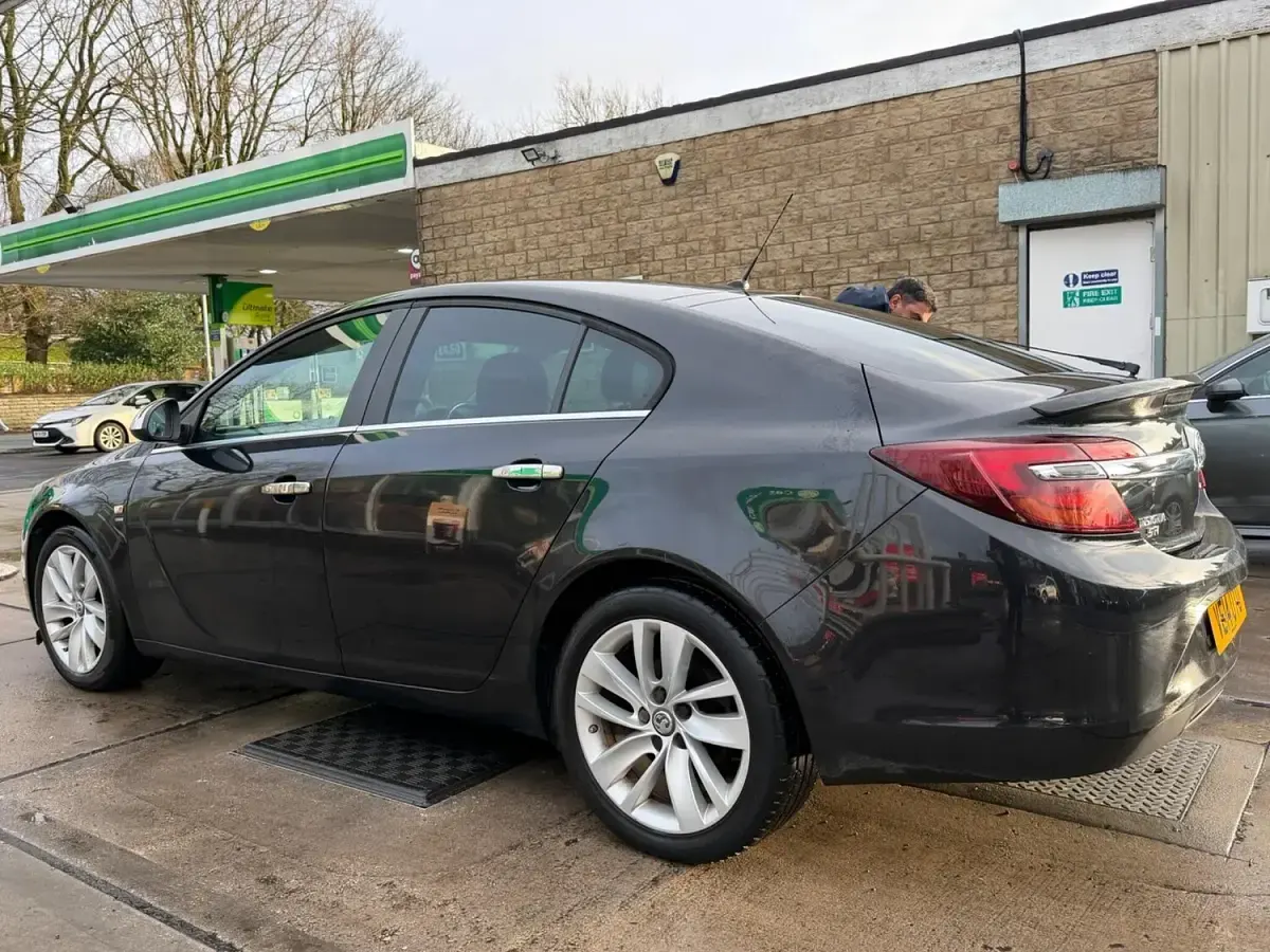Used Vauxhall Insignia SRi 163 HP (119 kW) 2014 Black Hatchback