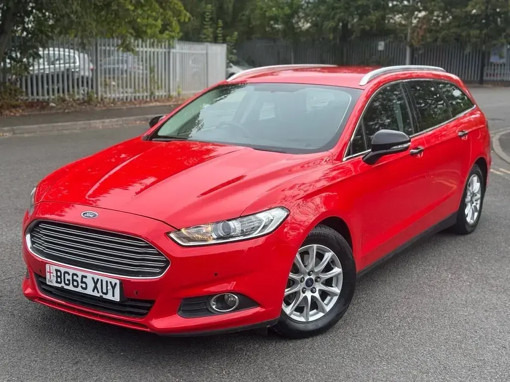 Used Ford Mondeo Zetec 120 HP (88 kW) 2015 Red Estate