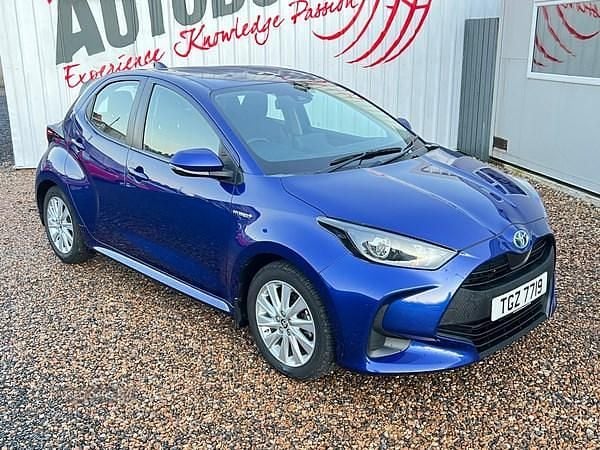 Blue Used 2021 Toyota Yaris Hybrid Hatchback | £14,990 (Good price) - Image 1/4