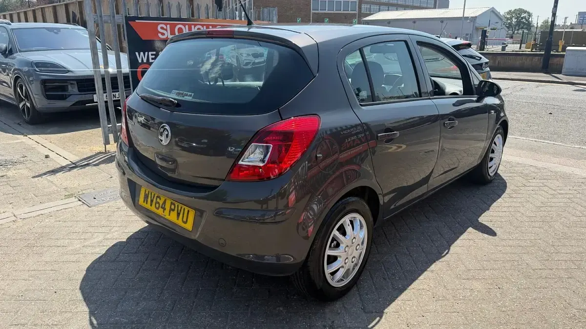 Used Vauxhall Corsa Design Edition 83 HP (61 kW) 2014 Silver Hatchback