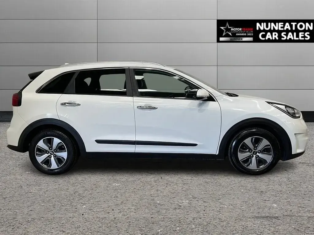 Second-hand Kia Niro 139 CP (102 kW) 2018 Alb SUV