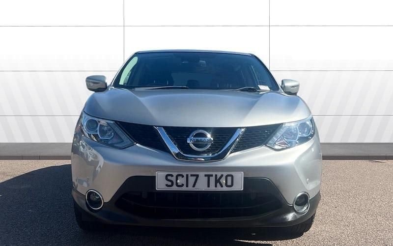 Usado Nissan Qashqai Acenta 110 HP (80 kW) 2017 Prateado SUV