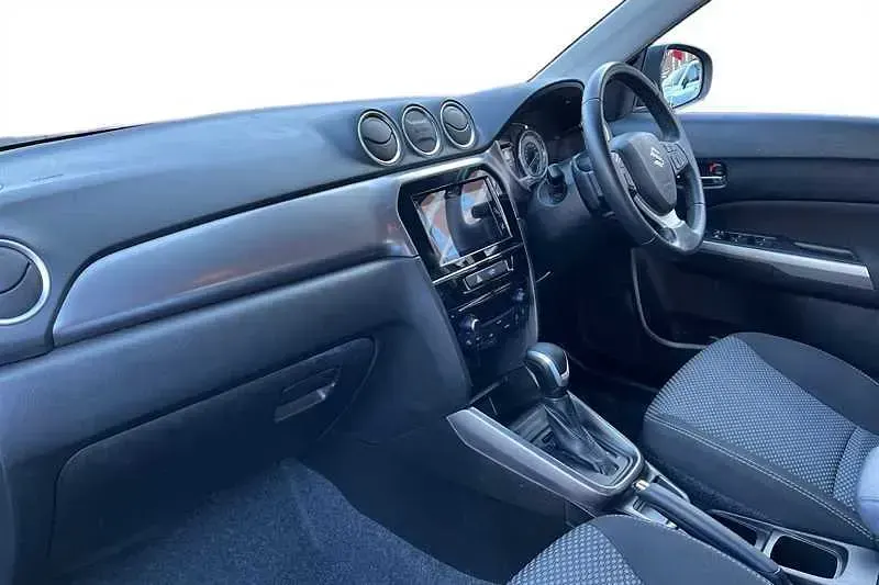 Second-hand Suzuki Vitara SZ-T 116 CP (85 kW) 2023 Negru SUV