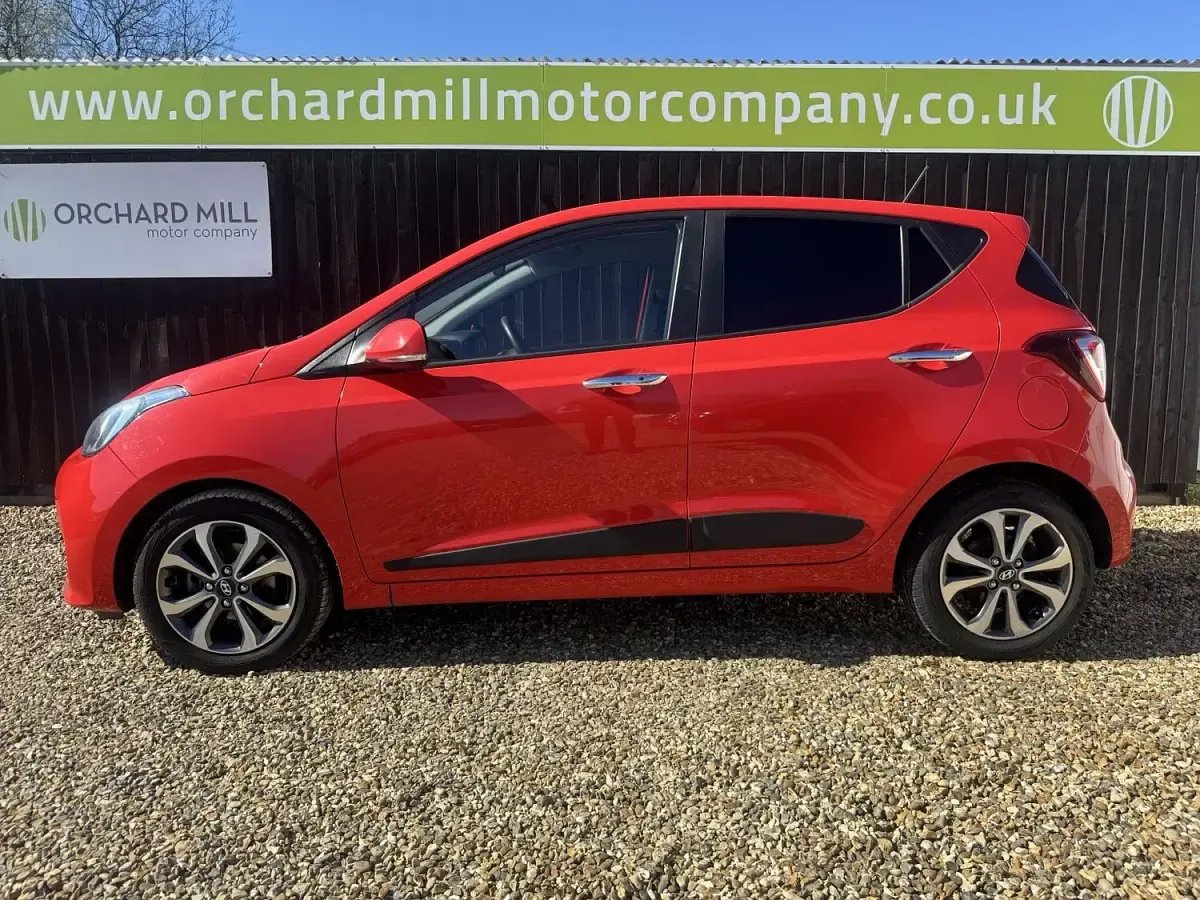 Used Hyundai i10 SE 87 HP (63 kW) 2018 Red Hatchback