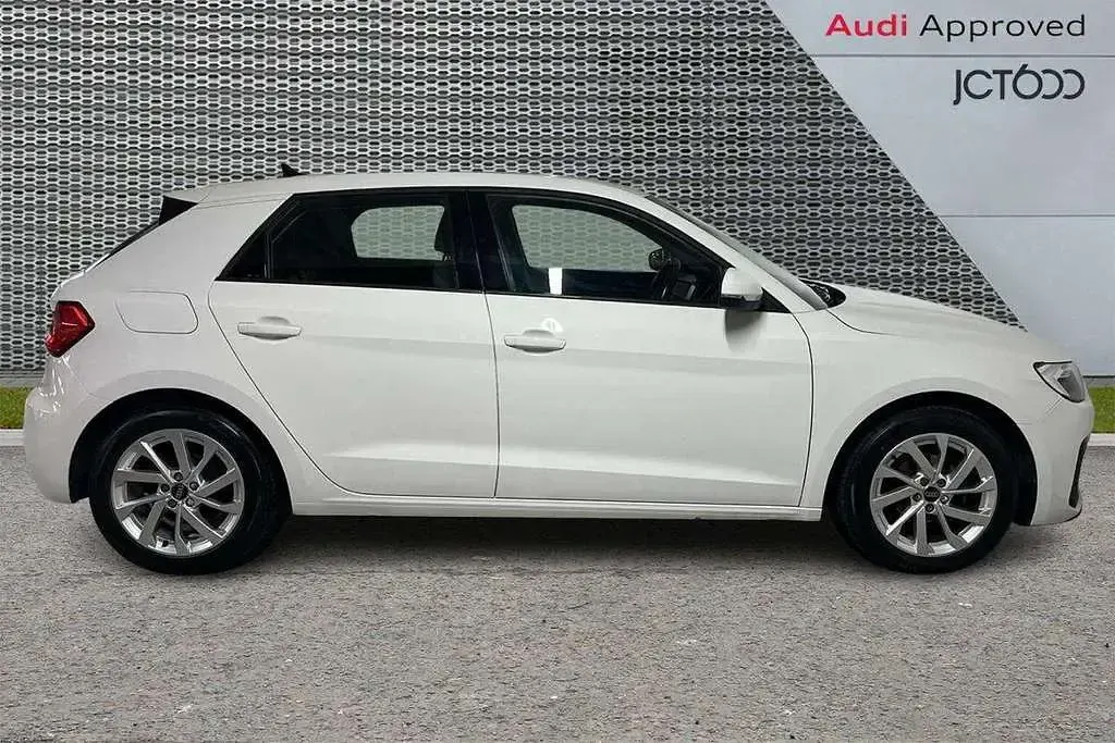 Used Audi A1 Sport 94 HP (69 kW) 2024 White SUV