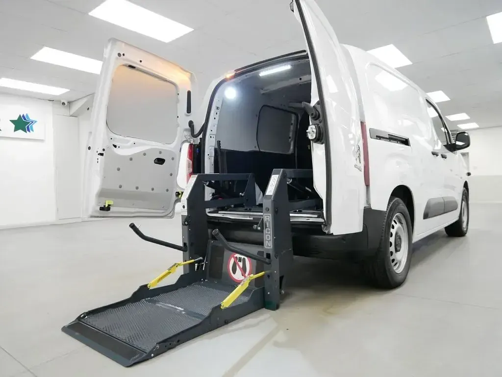 Used Citroën e-Berlingo 100 kW (136 HP) 2023 White MPV