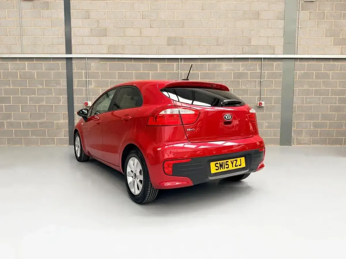 Used Kia Rio 2015 Red Hatchback