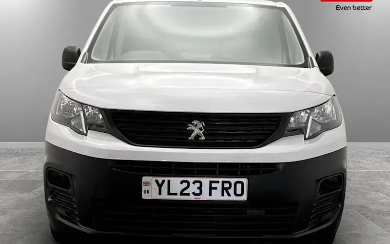 Used Peugeot Partner Premium 102 HP (75 kW) 2023 White MPV
