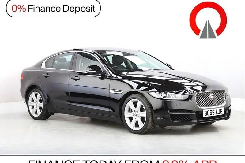 Begagnad Jaguar XE Ingenium 200 HK (147 kW) 2018 Svart Sedan