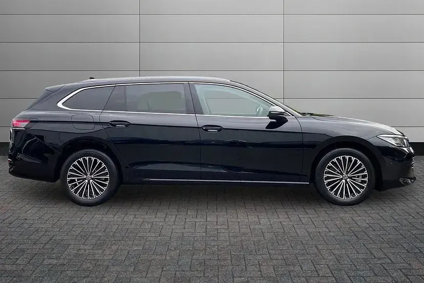 New VW Passat Elegance 204 HP (150 kW) 2026 Grenadilla black Estate